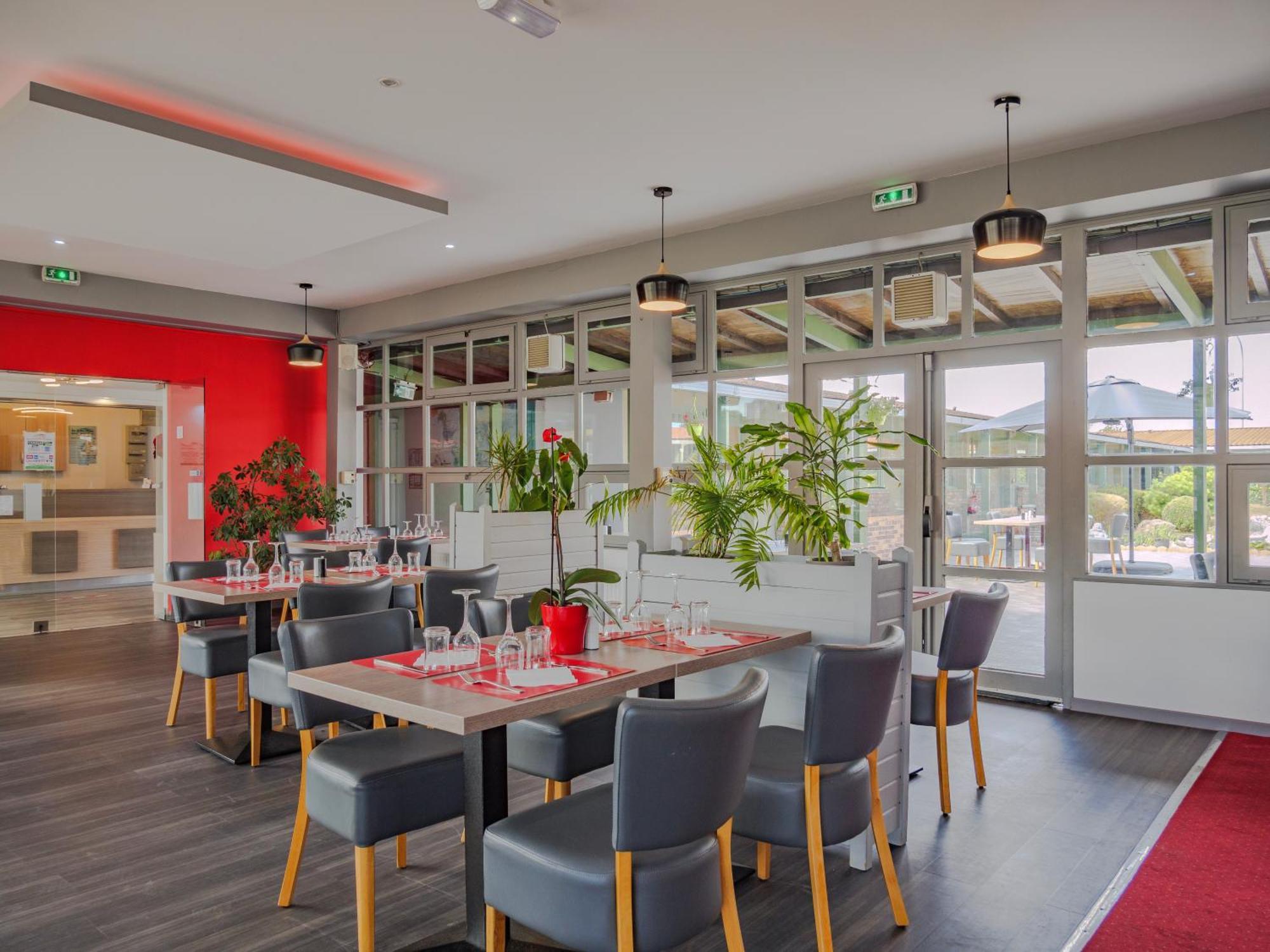Hotel Restaurant Les Jardins D'Epone Экстерьер фото