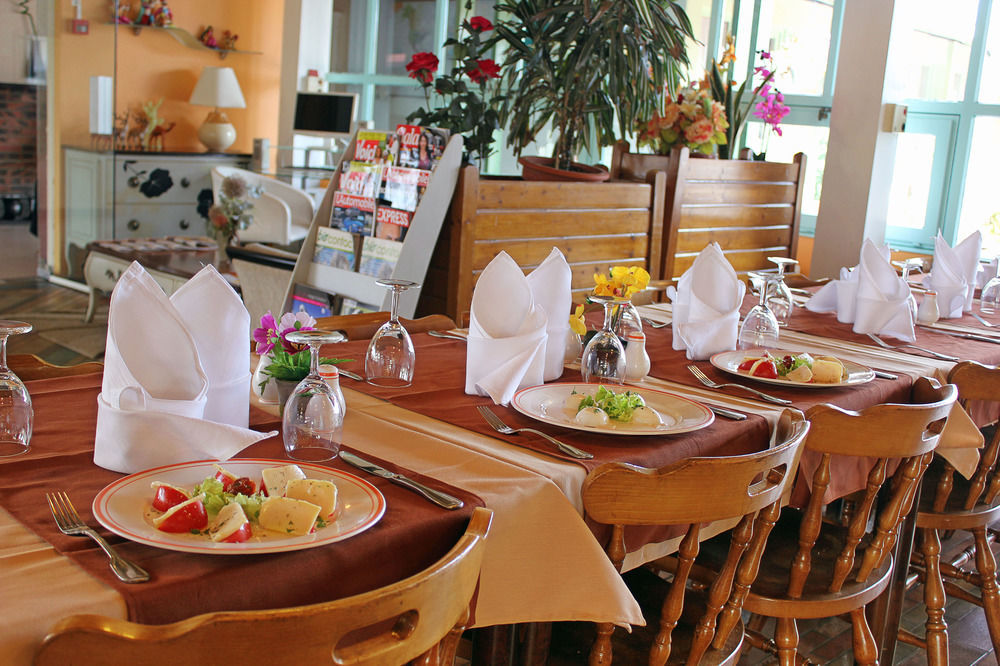 Hotel Restaurant Les Jardins D'Epone Экстерьер фото