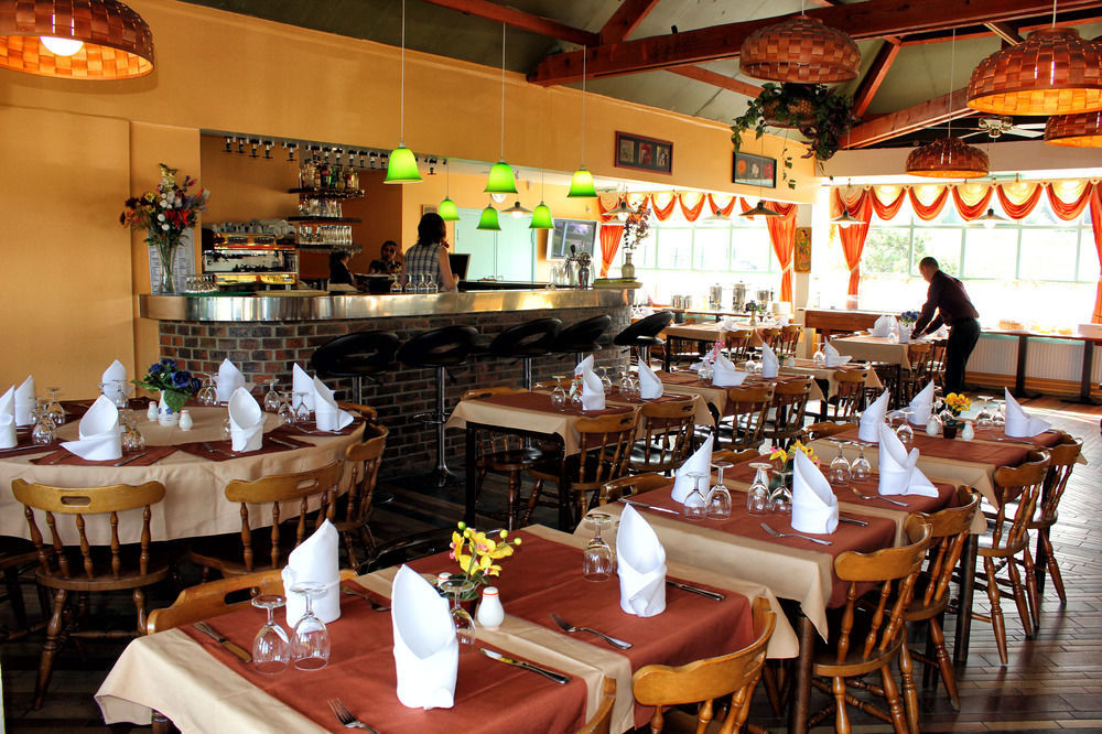 Hotel Restaurant Les Jardins D'Epone Экстерьер фото