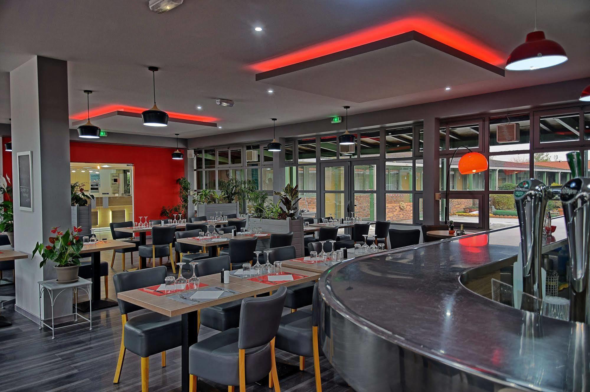 Hotel Restaurant Les Jardins D'Epone Экстерьер фото