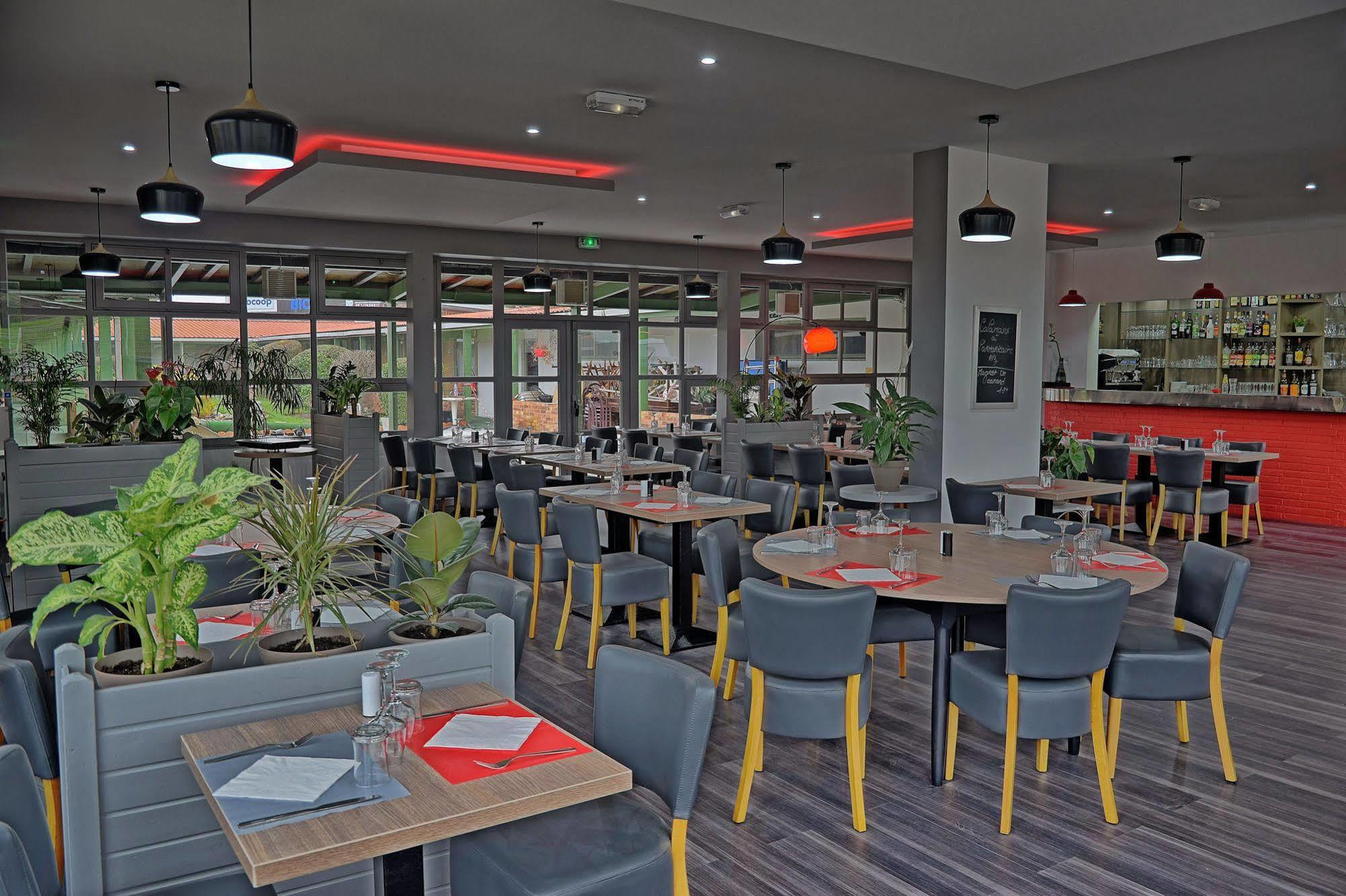 Hotel Restaurant Les Jardins D'Epone Экстерьер фото