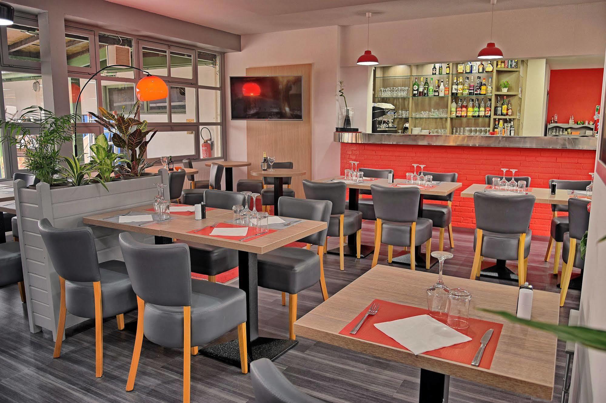 Hotel Restaurant Les Jardins D'Epone Экстерьер фото