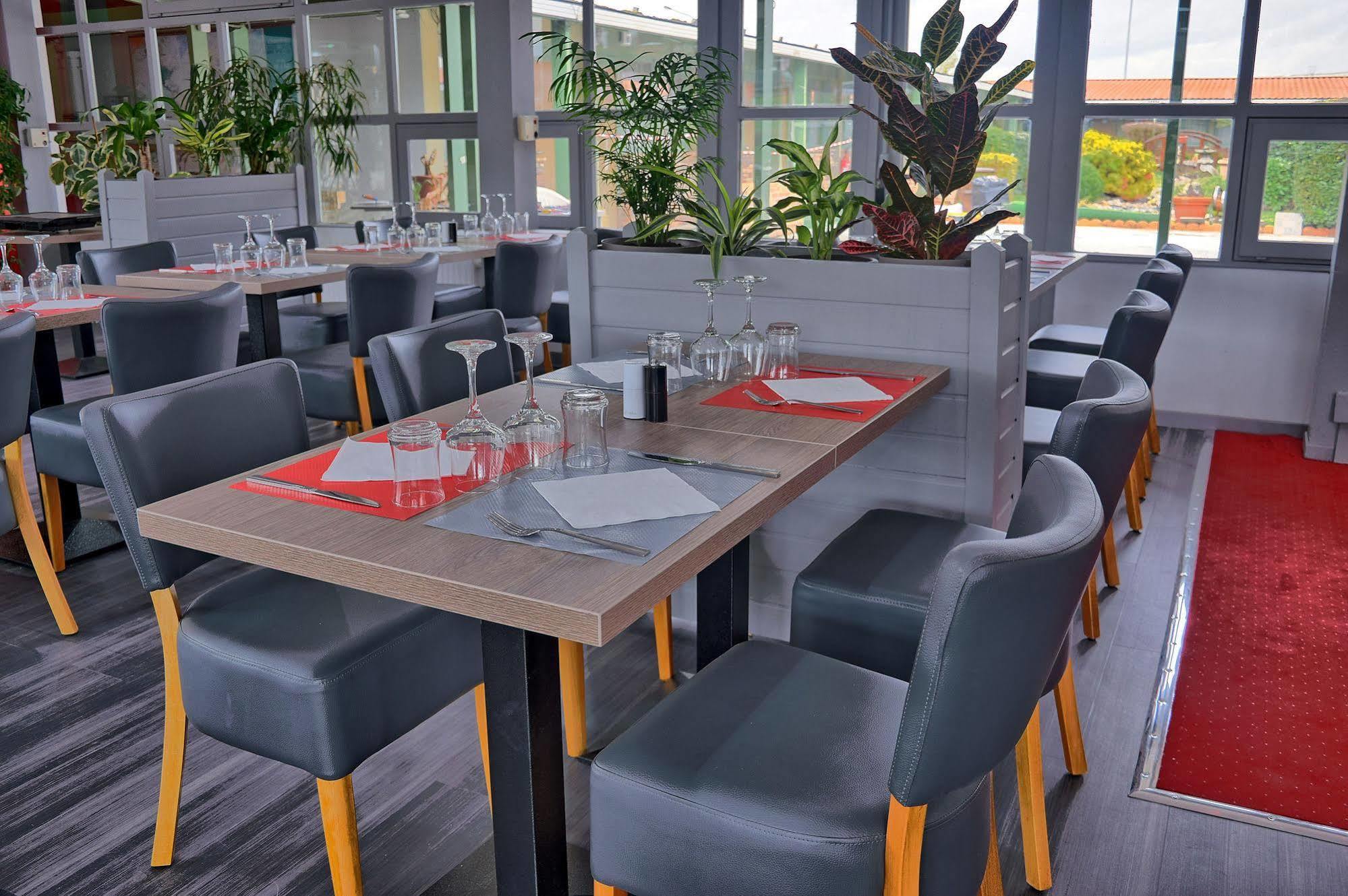 Hotel Restaurant Les Jardins D'Epone Экстерьер фото