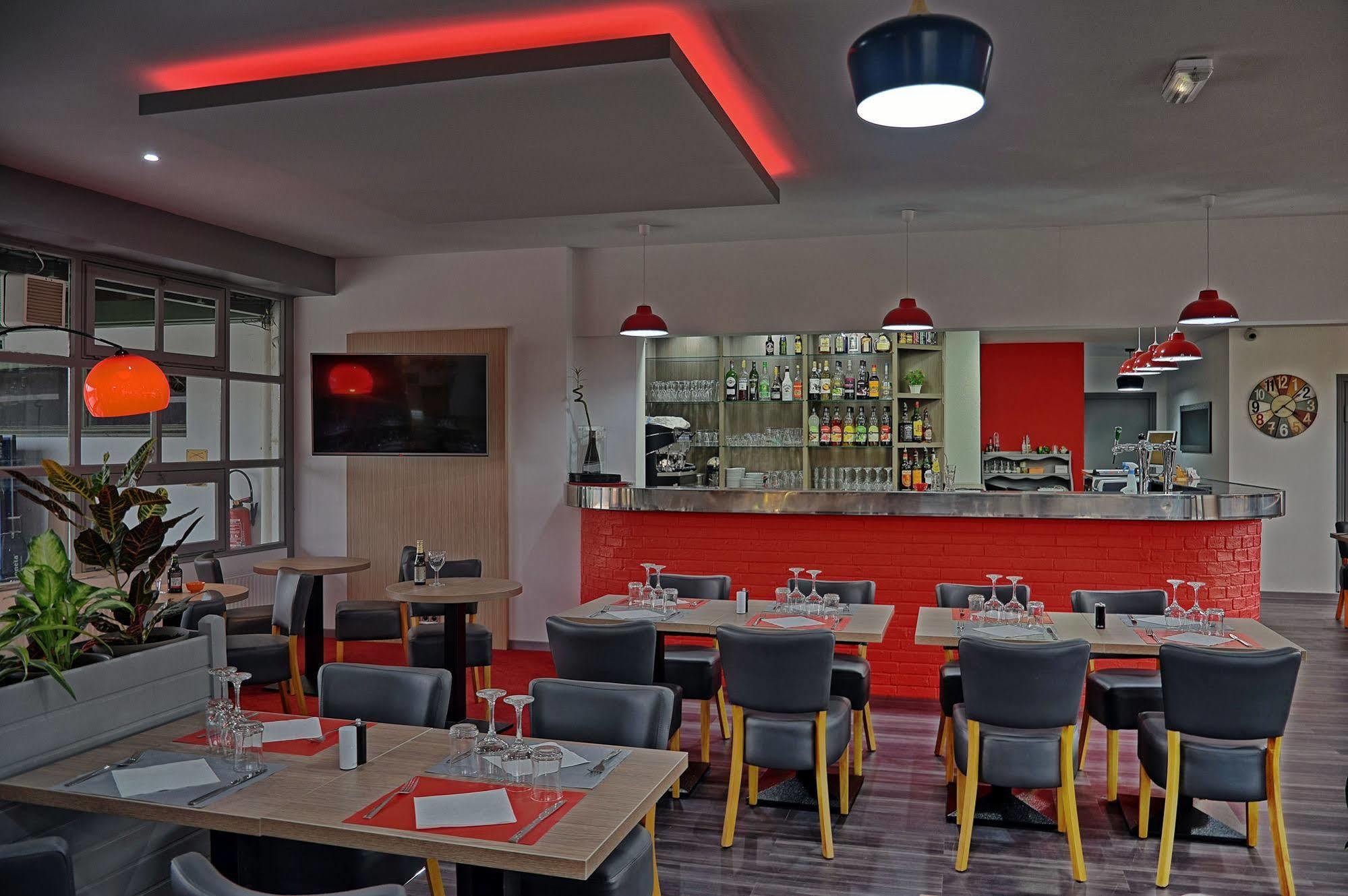 Hotel Restaurant Les Jardins D'Epone Экстерьер фото