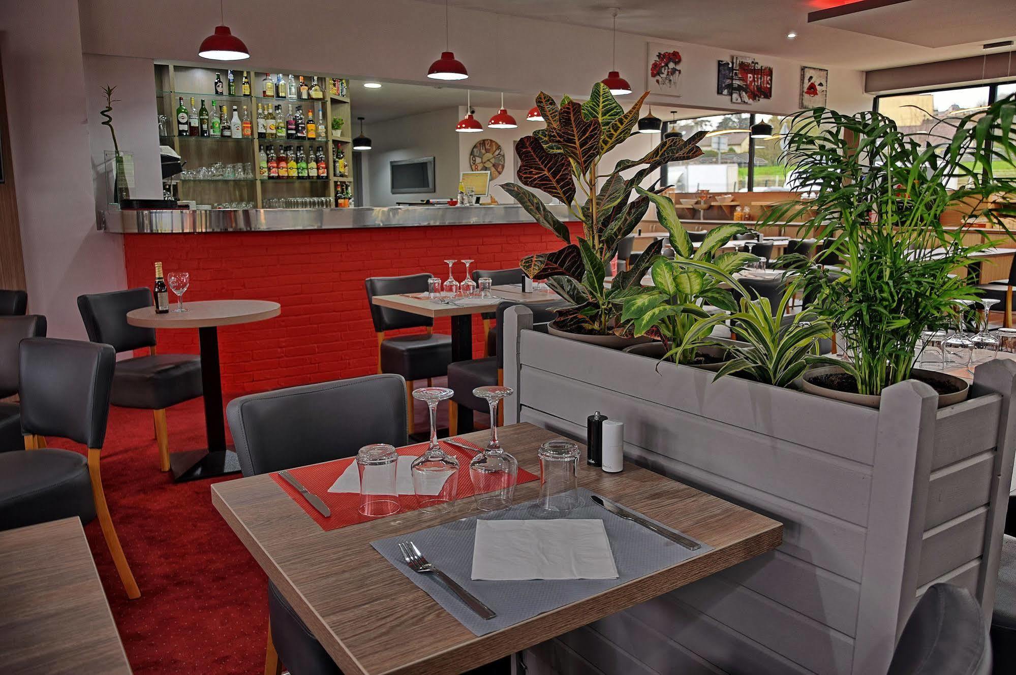 Hotel Restaurant Les Jardins D'Epone Экстерьер фото